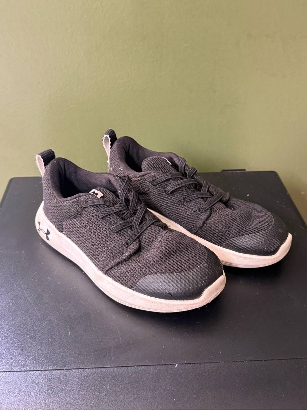 Under Armour Black Knit Sneakers size 9k